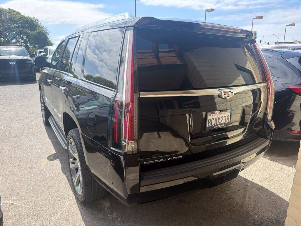 Used 2018 Cadillac Escalade Luxury RWD image 5