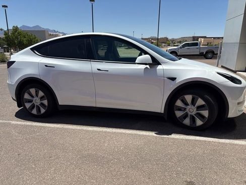 Used 2022 Tesla Model Y Long Range AWD/4WD image 5