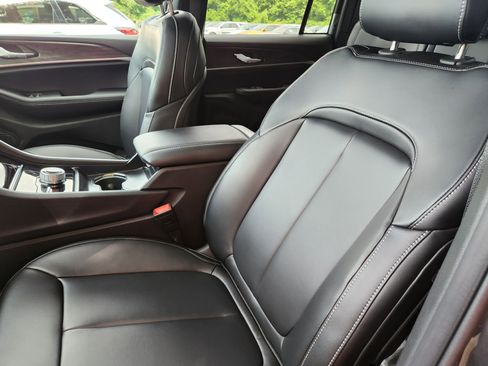 New 2025 Jeep Grand Cherokee Limited image 21