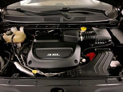 Used 2017 Chrysler Pacifica Limited image 10