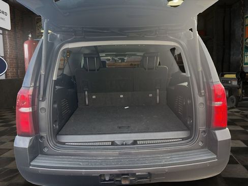 Used 2018 Chevrolet Suburban LT image 10