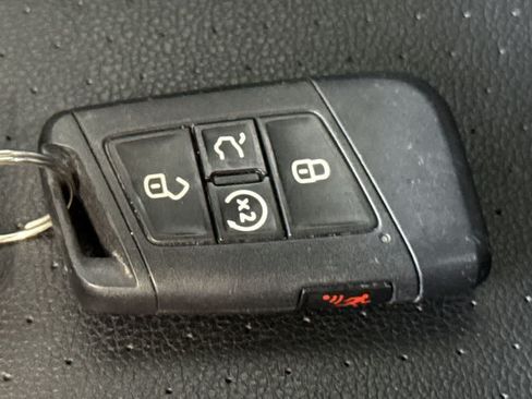 Certified 2023 Volkswagen Tiguan SE R-Line FWD image 28