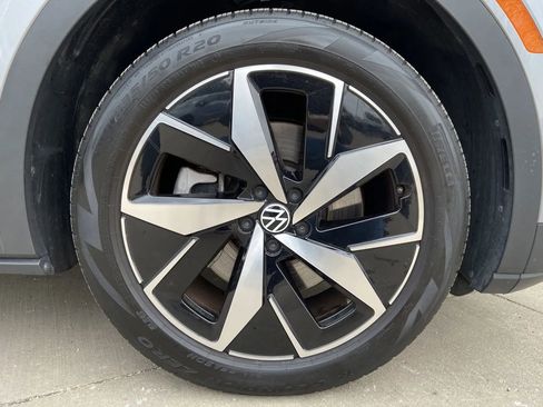 Used 2023 Volkswagen ID.4 Pro S image 9