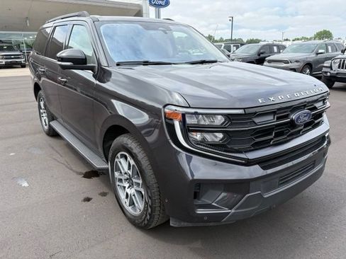 Used 2025 Ford Expedition Active AWD/4WD image 10
