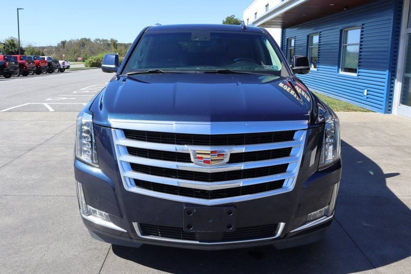 Used 2019 Cadillac Escalade Premium Luxury AWD/4WD image 4