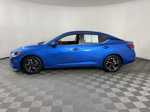 Used 2024 Nissan Sentra SV image 2