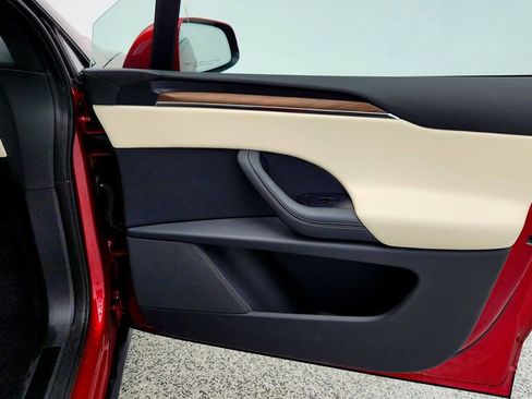 Used 2024 Tesla Model X image 28