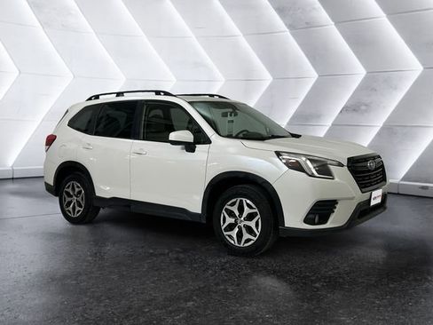 Used 2022 Subaru Forester Premium AWD/4WD image 1