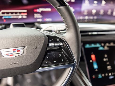 Used 2025 Cadillac Escalade Luxury image 26