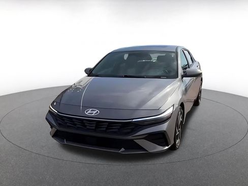 Used 2025 Hyundai Elantra SEL image 7