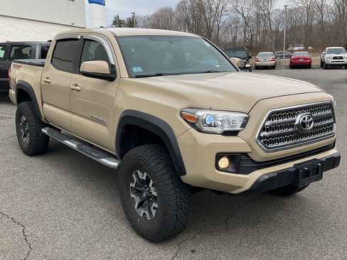 Used 2016 Toyota Tacoma TRD Off-Road image 1