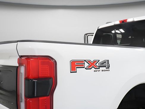 Used 2025 Ford F250 Platinum image 38