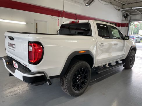 New 2025 GMC Canyon AT4 image 4