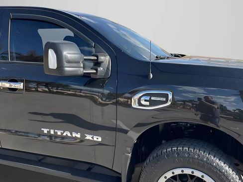 Used 2017 Nissan Titan SV image 31