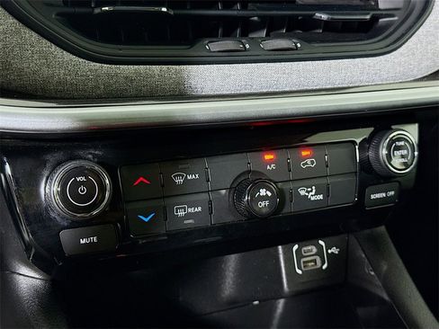 Used 2022 Jeep Compass Latitude image 8