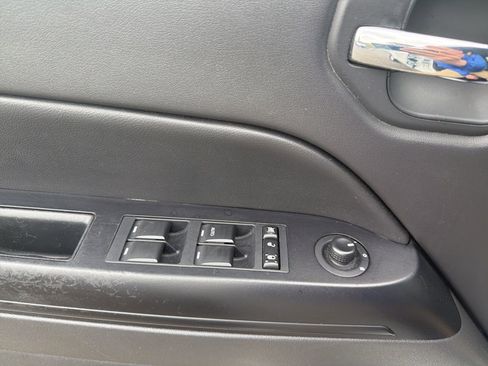 Used 2017 Jeep Patriot Latitude AWD/4WD image 19