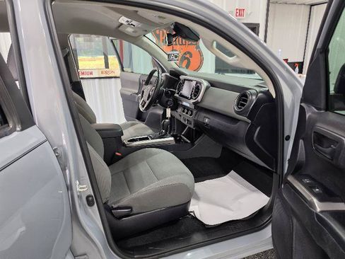 Used 2021 Toyota Tacoma SR5 RWD image 9