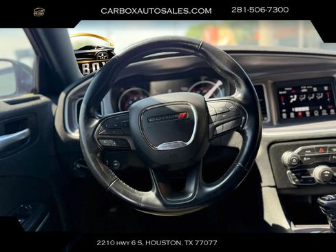 Used 2019 Dodge Charger SXT RWD image 10