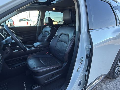 Used 2022 Nissan Pathfinder Platinum w/ Cargo Package image 13