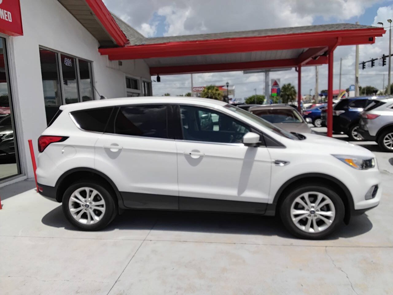 Used 2019 Ford Escape SE FWD image 8