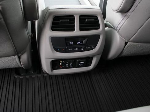 Used 2017 Honda Pilot Touring image 28