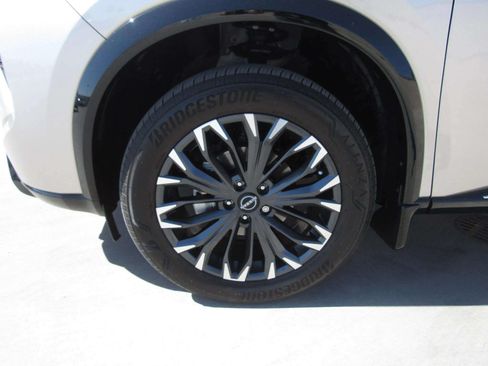 Used 2025 Nissan Rogue Platinum w/ Platinum Premium Package AWD/4WD image 4