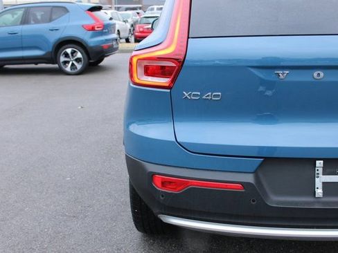 Used 2025 Volvo XC40 B5 Plus AWD/4WD image 46