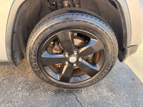 Used 2015 Jeep Grand Cherokee Limited image 15