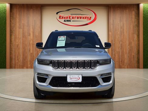 Used 2025 Jeep Grand Cherokee Summit AWD/4WD image 2