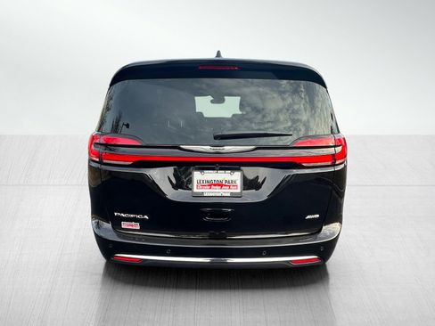 New 2026 Chrysler Pacifica Select image 6