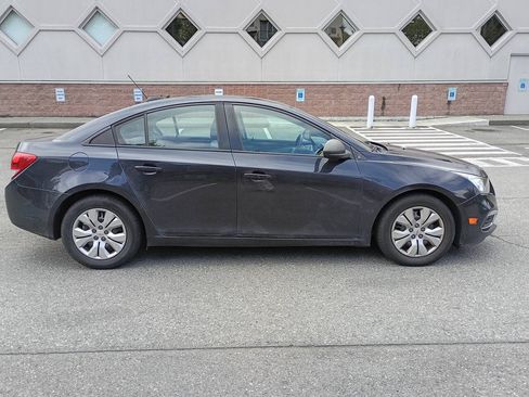 Used 2015 Chevrolet Cruze LS FWD image 2