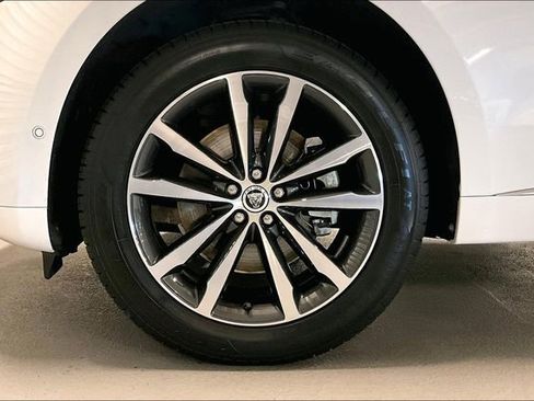 Certified 2024 Jaguar F-PACE R-Dynamic S image 8