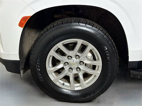 Used 2021 Chevrolet Suburban LS image 28