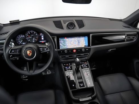 Certified 2025 Porsche Macan image 19