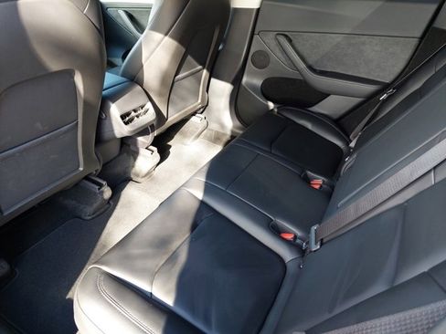 Used 2025 Tesla Model Y Long Range image 31