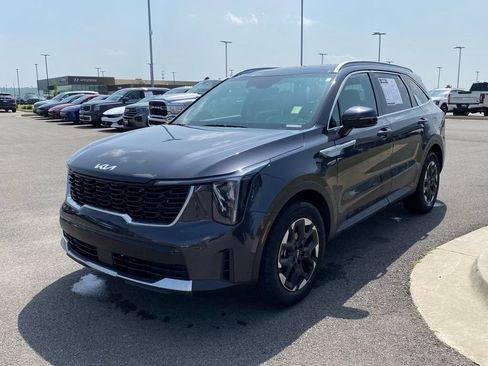 Certified 2025 Kia Sorento S w/ Panoramic Sunroof Package FWD image 3