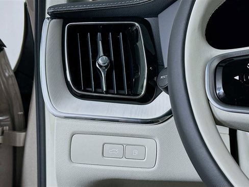 New 2026 Volvo XC60 T8 Ultra w/ Protection Package Premier image 10