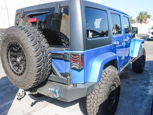 Used 2016 Jeep Wrangler Unlimited Sahara w/ Connectivity Group AWD/4WD image 14