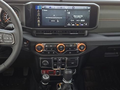 Used 2025 Jeep Gladiator Mojave w/ Convenience Group AWD/4WD image 14