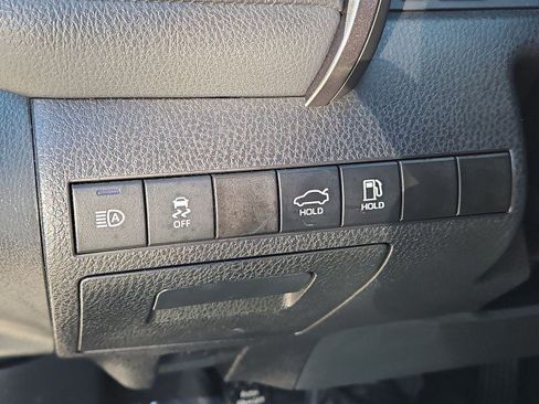 Used 2022 Toyota Camry SE w/ Convenience Package FWD image 17
