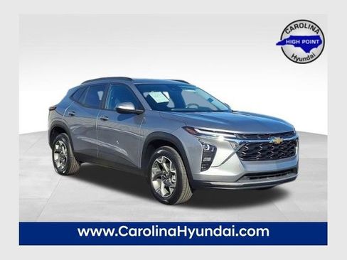 Used 2024 Chevrolet Trax LT image 1