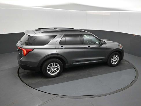 Used 2025 Ford Explorer Active AWD/4WD image 17