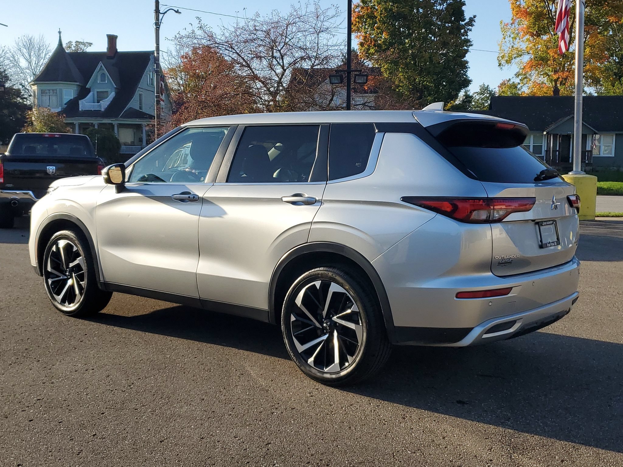 Used 2024 Mitsubishi Outlander AWD image 5