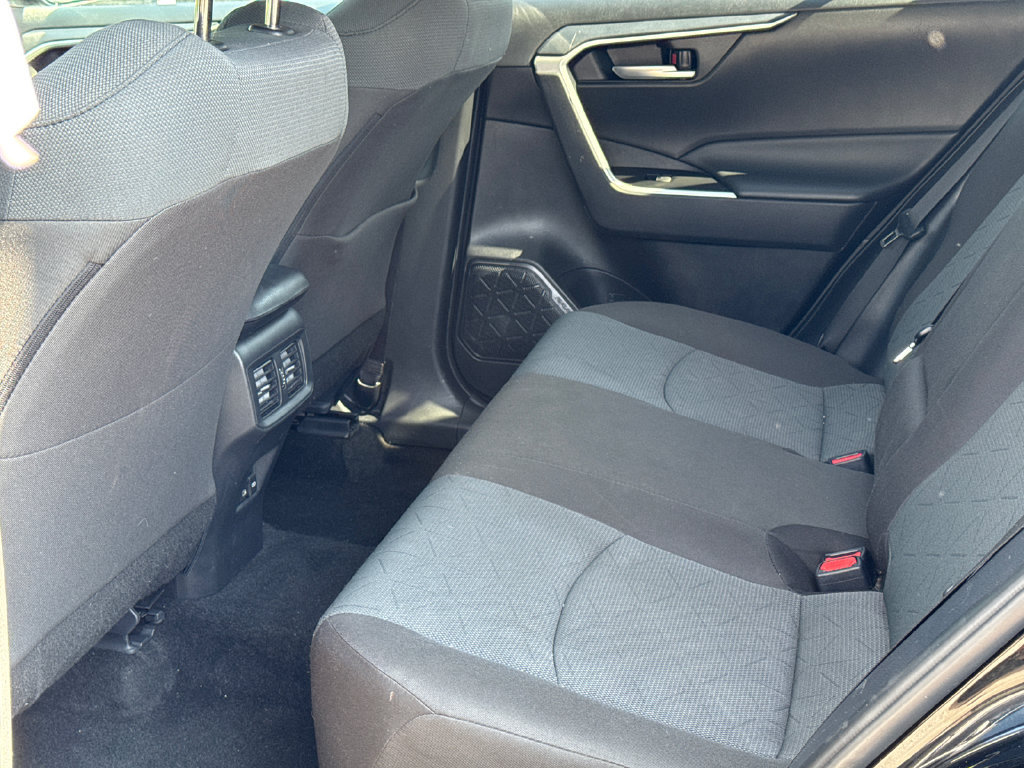 Used 2025 Toyota RAV4 XLE AWD/4WD image 23