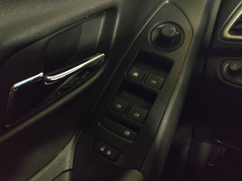 Used 2021 Chevrolet Trax LT FWD image 27