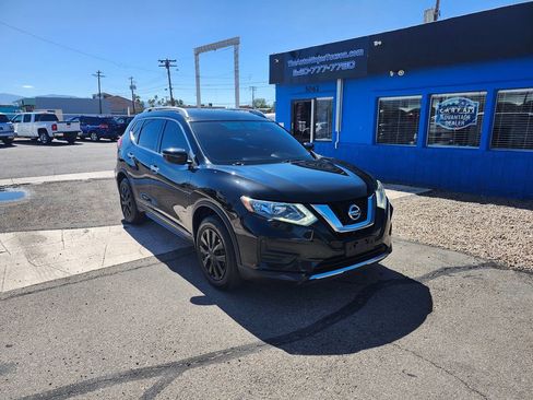Used 2017 Nissan Rogue S w/ S Appearance Package FWD image 9