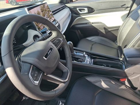 Used 2025 Jeep Compass Limited AWD/4WD image 25
