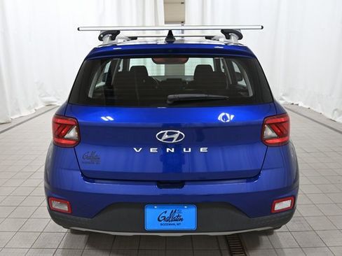Used 2022 Hyundai Venue SEL image 11