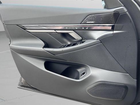 Used 2026 BMW i5 eDrive40 w/ M Sport Package RWD image 23