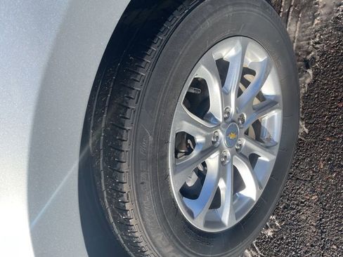 Used 2020 Chevrolet Equinox LT w/ Driver Convenience Package image 9